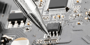 MacBook Pro soldering Fixology | Mobil og tablet reparation